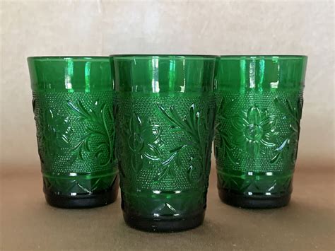 Emerald Green Juice Glasses Anchor Hocking Sandwich Glass Etsy Holiday Glassware Juice
