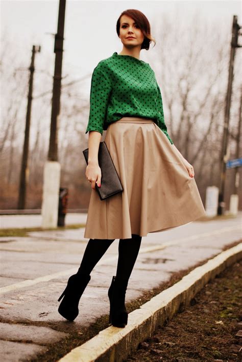 Chic Ways To Wear Your Midi Skirt During Winter Outfit Ideas