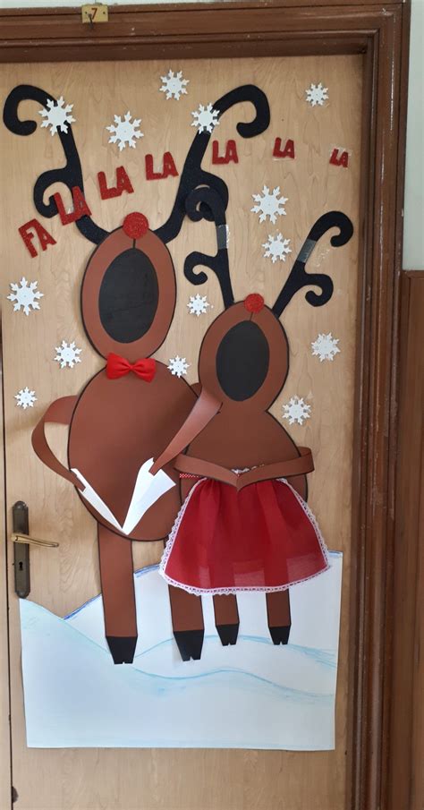 Una decorazione natalizia come augurio di serenità per tutti. Decorazione natalizia porta della classe | Decorazioni ...