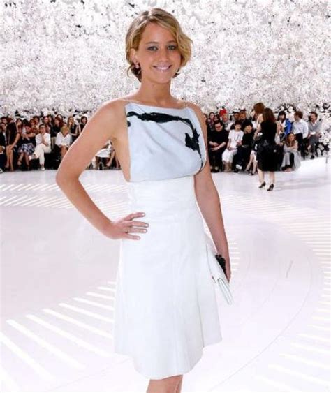 Jennifer Lawrence Looks Sensational In Side Boob Showing Dress In Paris 6 Pics 1 Video