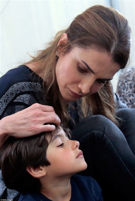 Queen Rania Travels To Lesvos To Meet Syrian Refugees Queen Rania Syrian Refugee Camps Her