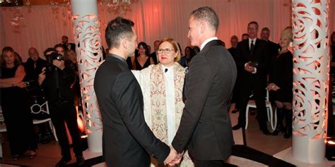 New Yorks Grand Central Hosts First Gay Wedding Huffpost