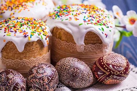 Stuffed full of ham, salami, and prosciutto, as well as ricotta, parmesan, and mozzarella cheeses, this pie really. Historically Symbolic Russian Kulich Easter Bread - 31 Daily