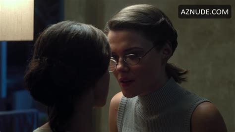 Girls With Glasses Olivia Thirlby And Kelsey Siepser In The White
