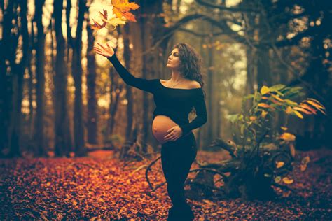 20 Cute Maternity Photoshoot Ideas To Try In 2020