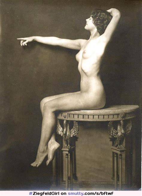 Alfredcheneyjohnston Vintage 1920s Shorthair Ziegfeldgirl