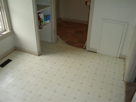 Vinyl sheet is a resilient flooring that people often use as an alternative to natural stone, ceramic tile or even hardwood. Glueless Vinyl Flooring - Edgerton, Ohio | JeremyKrill.com