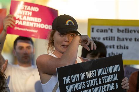 Photos Emotions Run High As Supreme Court Reverses Roe Vs Wade Los