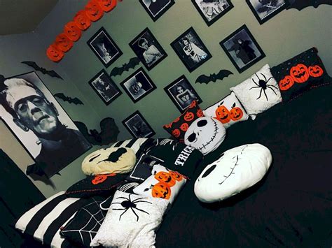 Cool 30 Awesome Halloween Decorations For Your Bedroom