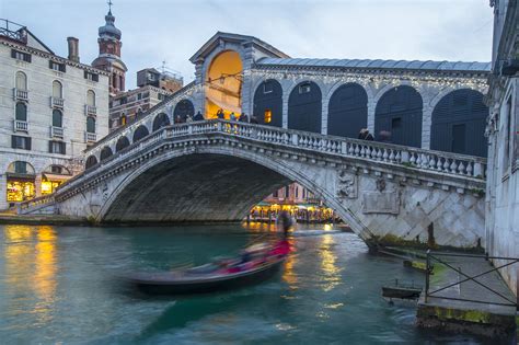 A Guide To Walking Venices Historic Rialto Bridge