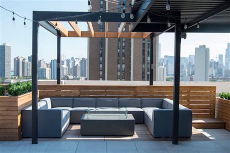 Rooftop Deck With Steel Pergola Lounge Chicago Illinois Urban