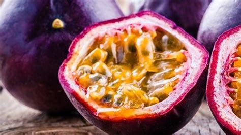 8 Different Types of Passion Fruits with Images - Asian Recipe
