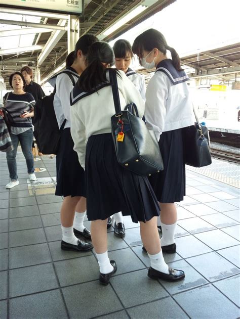 ボード「女子校生セーラー服制服」のピン