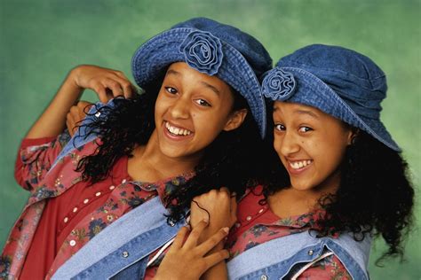 stop everything sister sister girlfriends moesha and more classic black sitcoms are coming to