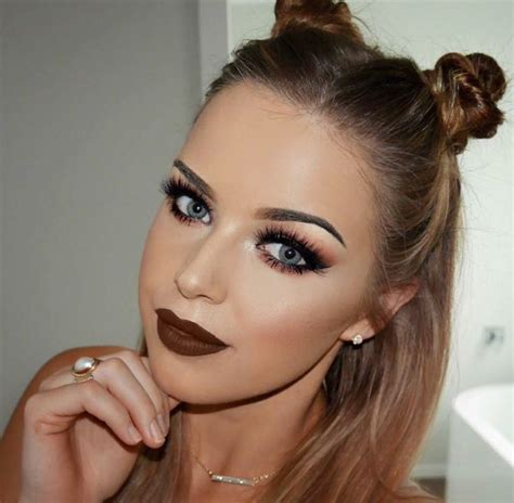 Mit von der partie waren auch Tipps, um den perfekten Look der 90er Jahre 2017 zu ...