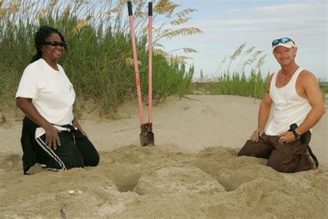 Free Picture Man Women Dig Hole Sand Beach