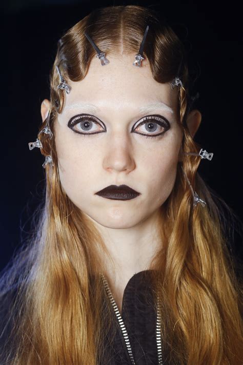 The nyib makeup team will be responsible for all backstage production. Marc Jacobs Fall 2016 Ready-to-Wear Fashion Show in 2020 ...