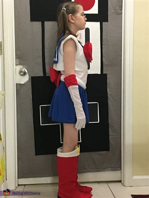 How cute is this easy sailor costume diy?! Sailor Moon Costume | DIY Costumes Under $25 - Photo 2/4