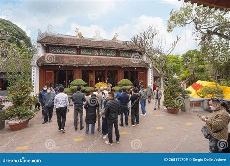 Templo Confuciano De Ngoc En Hanoi Vietnam Imagen De Archivo Editorial