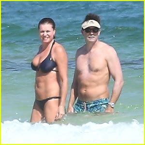 The Talk Host Jerry O Connell Goes Shirtless On Beach Vacation Wi