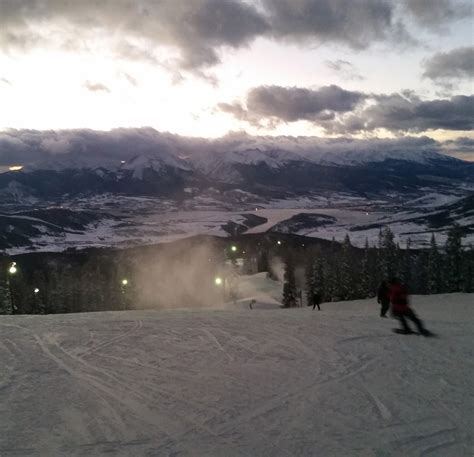Colorados Night Skiing Few Crowds Incredible Sunsets Cbs Denver
