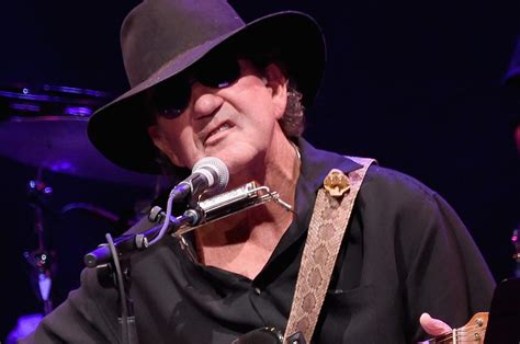 Country Bluesman Hit Songwriter Tony Joe White Dies