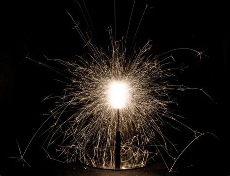 Kostenlose Foto Licht Feuerwerk Wunderkerze Dunkelheit Schwarz