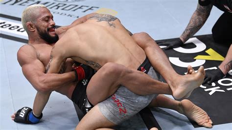 Now, here's a look at the ufc 256 main fight card and betting odds via william hill sportsbook. UFC 256: Figueiredo vs Moreno, Ferguson vs Oliveira, how to watch, start time, card