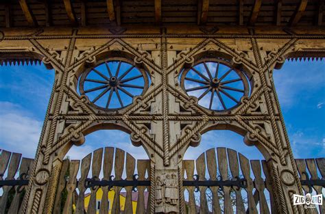 Poarta Maramureșeană O Lume A Simbolurilor Moroșenești Sculptată în Lemn