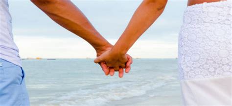 Holding Hands Can Sync Brainwaves Ease Pain In Couples