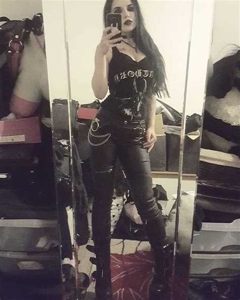 Black Metal Girl Metallmädchen Outfit ideen Mode outfits