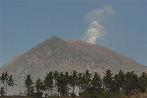 Gunung Agung Bali Akan Meletus Selepas 53 Tahun