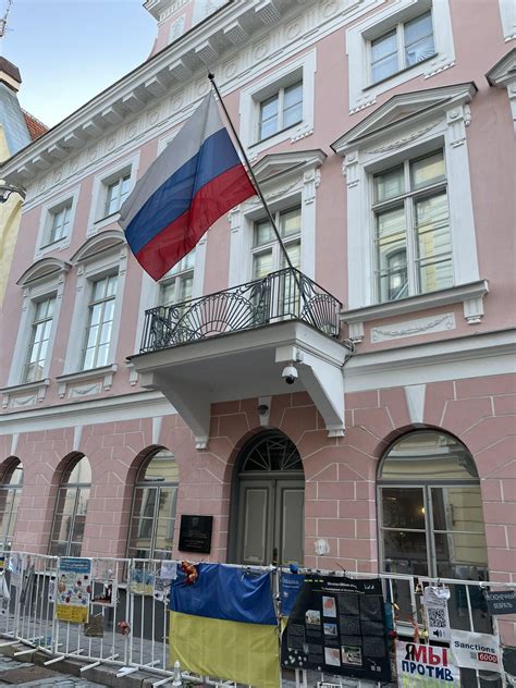 Mace On Twitter Rt Jimsciutto Outside The Russian Embassy In