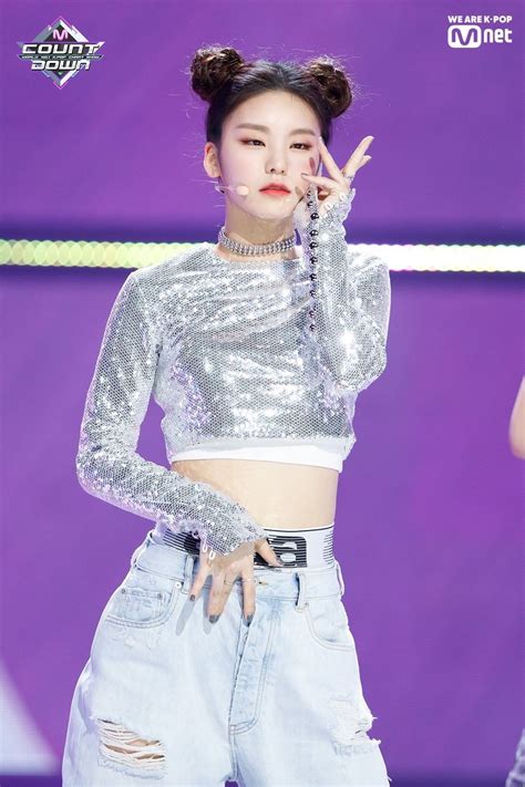 Itzy Yeji Kpop Fashion Korean Fashion Fashion Outfits Stage