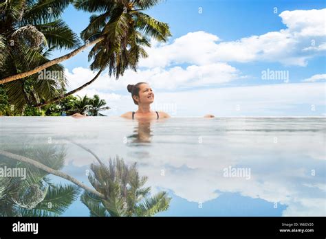 Sea Water Infinity Pool Hi Res Stock Photography And Images Alamy