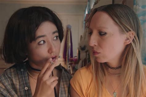 hulu s pen15 review a hilarious love letter to your middle school best friend vox