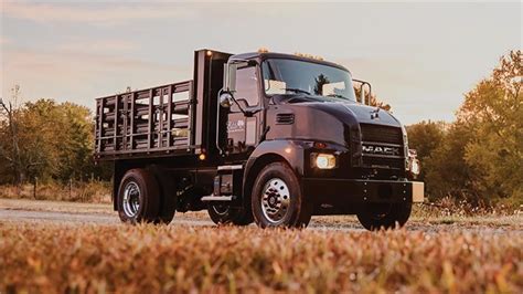 Mack Trucks Debuts Md Series Medium Duty Md6 And Md7 Trucks At The Work