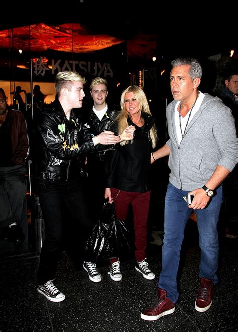 Tara Reid And Jedward Out For Dinner Again Entertainmentie