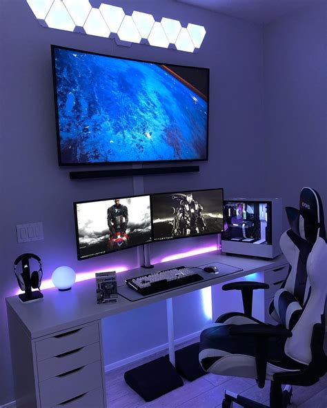 You can't expect the gaming surface for a few monitors because the size is not enough. Pin by ANTONY LARA on Diseño de sala de juegos in 2019 | Small game rooms, Gaming room setup ...