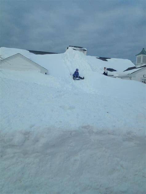 24 Pictures That Perfectly Capture How Insane The Snow In New England