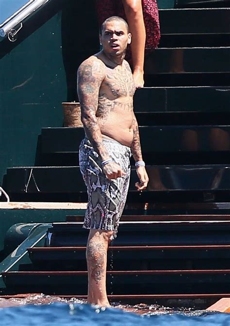 Chris Brown Height Weight Body Measurements Trends Magazine