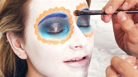 Sugar Skull Makeup An Easy Tutorial For Day Of The Dead Glamour