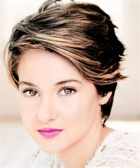 Shailene Woodley Short Layered Haircuts Round Face Haircuts Cool