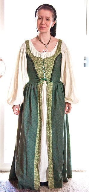 April 08 2010 4 Irish Dress Country Dresses Renaissance Fashion