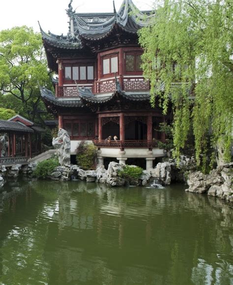 Located In Shanghai The Yu Garden Or Happy Garden Was Built In 1559