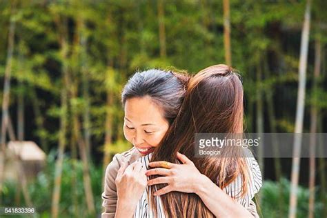 Mom And Daughter Hug From Behind Photos Et Images De Collection Getty Images