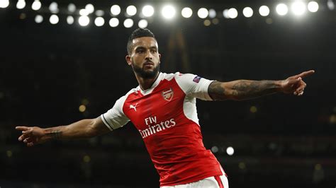Theo Walcott Leads Line Arsenal Stick With Three At The Back Eurosport