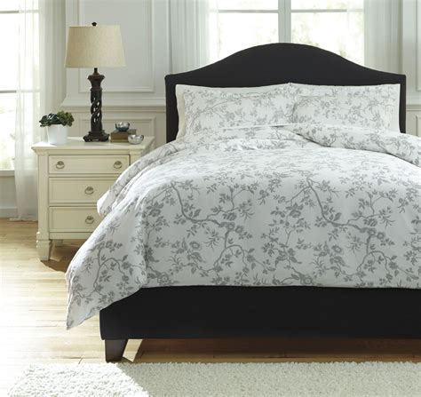 Florina Gray And White Queen Duvet Cover Set From Ashley Q727023q