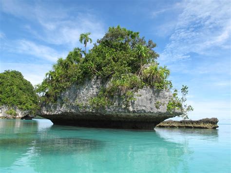 Cruising On Sy Sooke Palau Rock Islands Island Palau Islands
