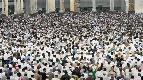 Nearly 2 Million Muslims Begin Haj Pilgrimage